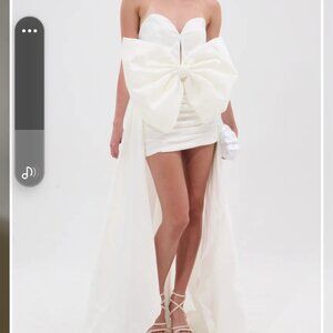 AKIRA SHE IS THE MOMENT MINI DRESS WITH TRAIN IN WHITE Size 2X2X